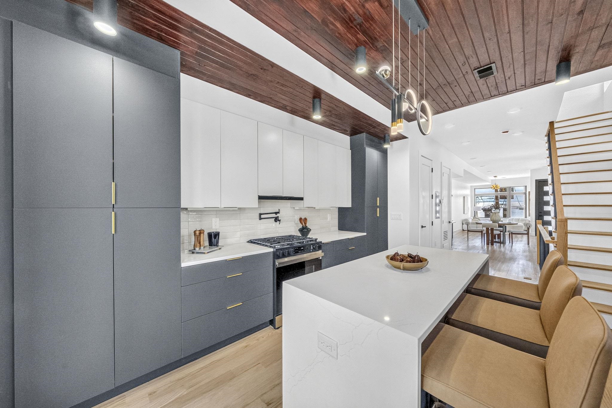 104 TERRACE AVE Unit: 1