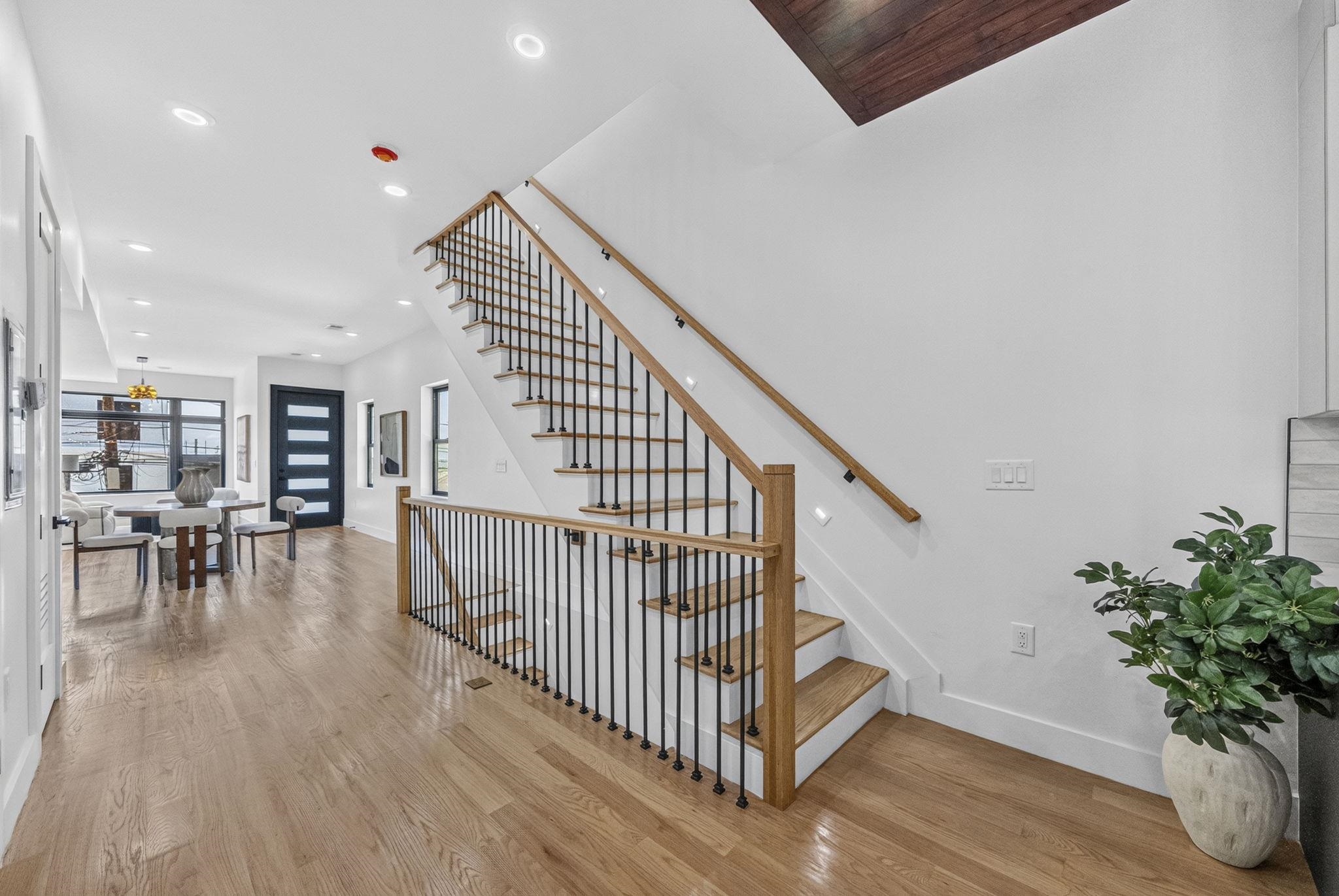 104 TERRACE AVE Unit: 1