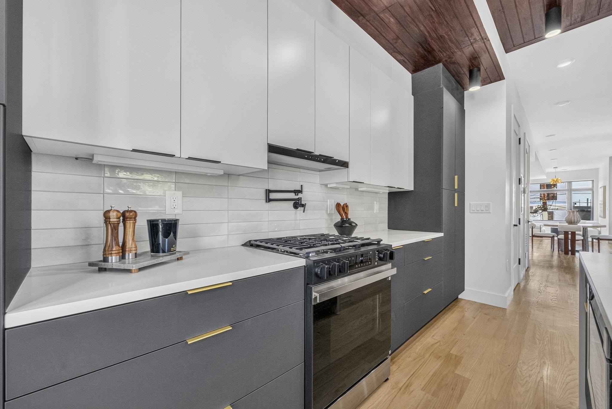 104 TERRACE AVE Unit: 1