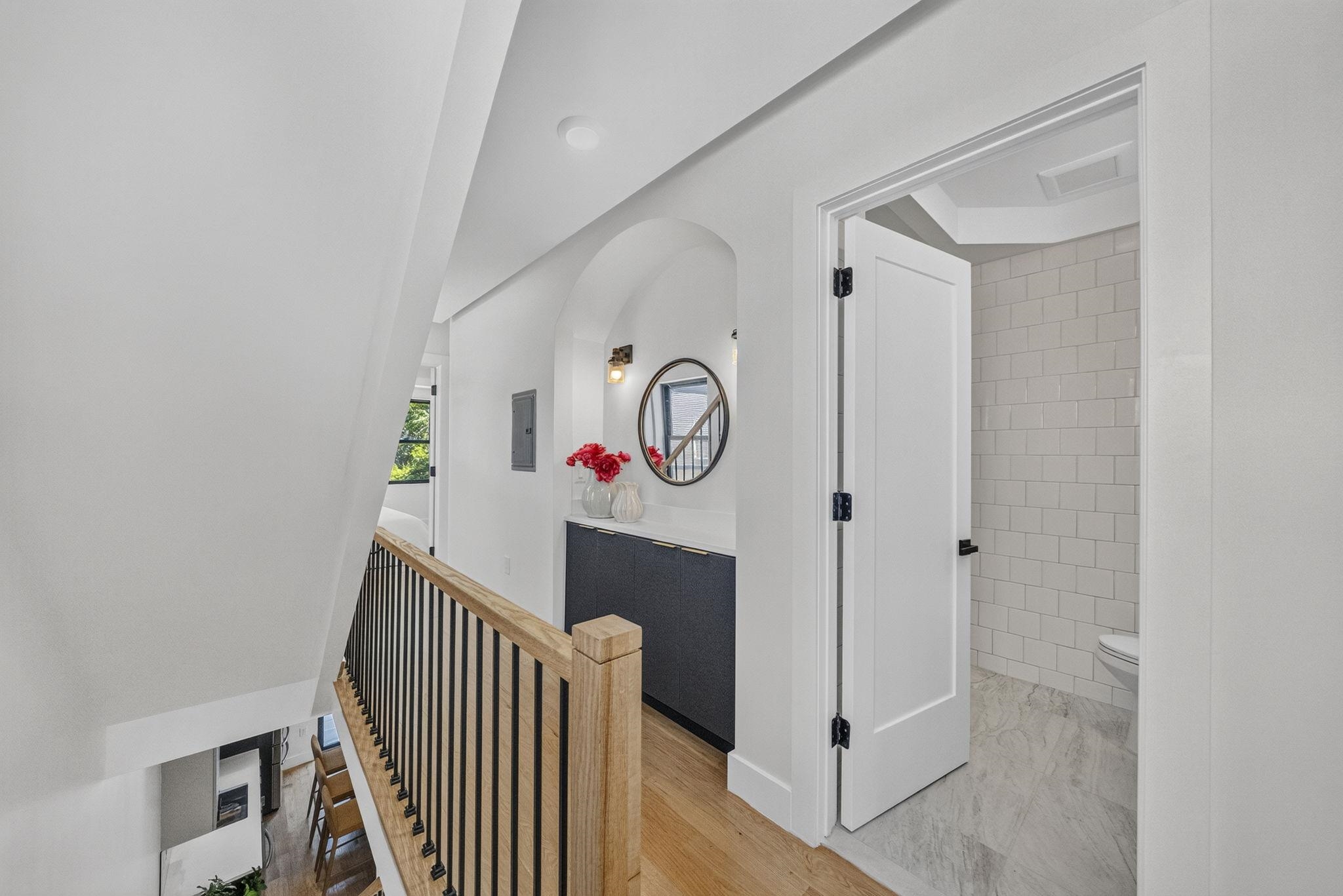 104 TERRACE AVE Unit: 1