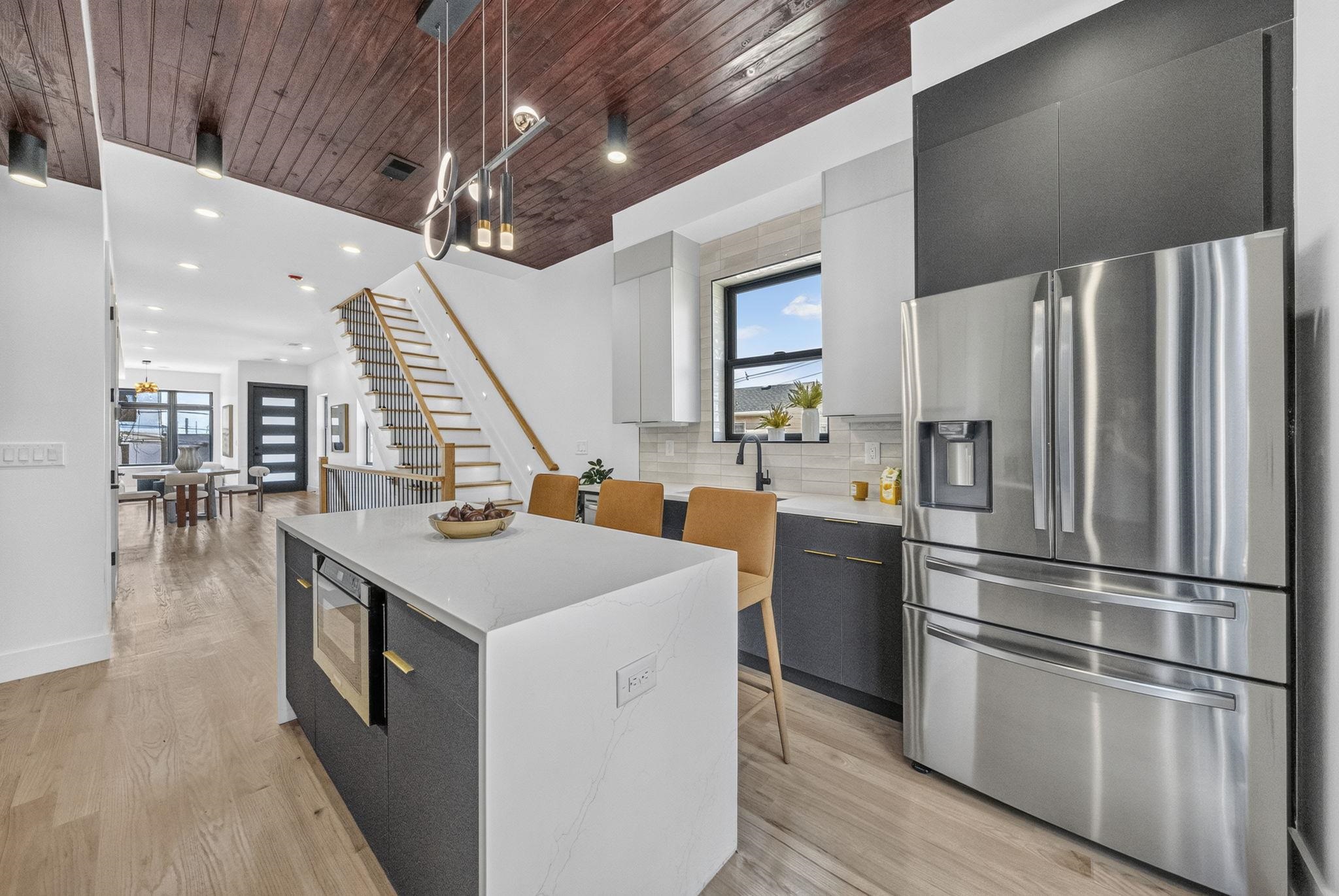 104 TERRACE AVE Unit: 1