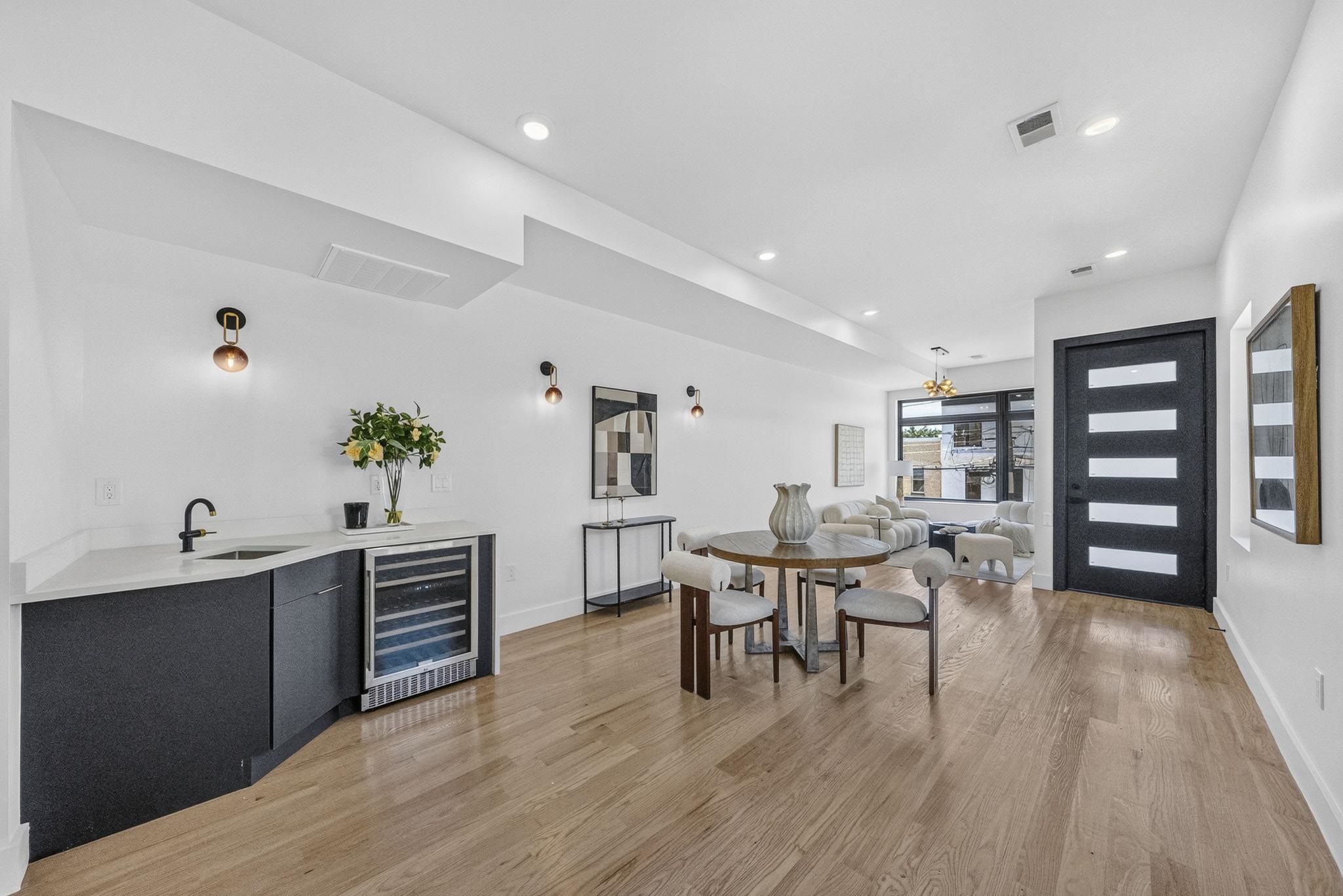 104 TERRACE AVE Unit: 1