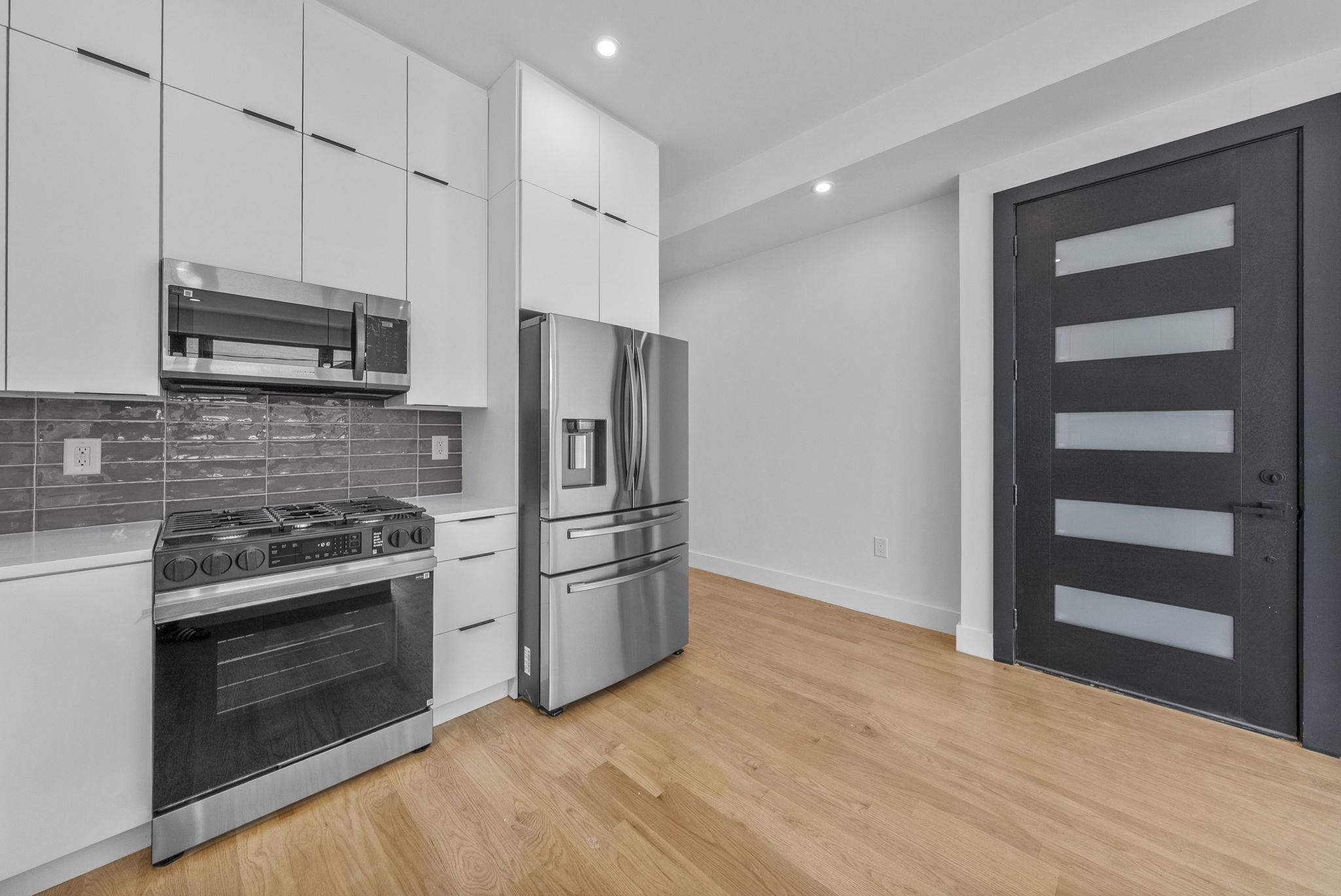 100 TERRACE AVE Unit: 1