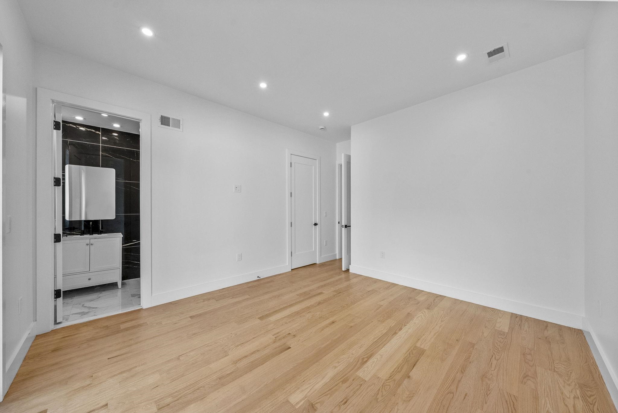 100 TERRACE AVE Unit: 1
