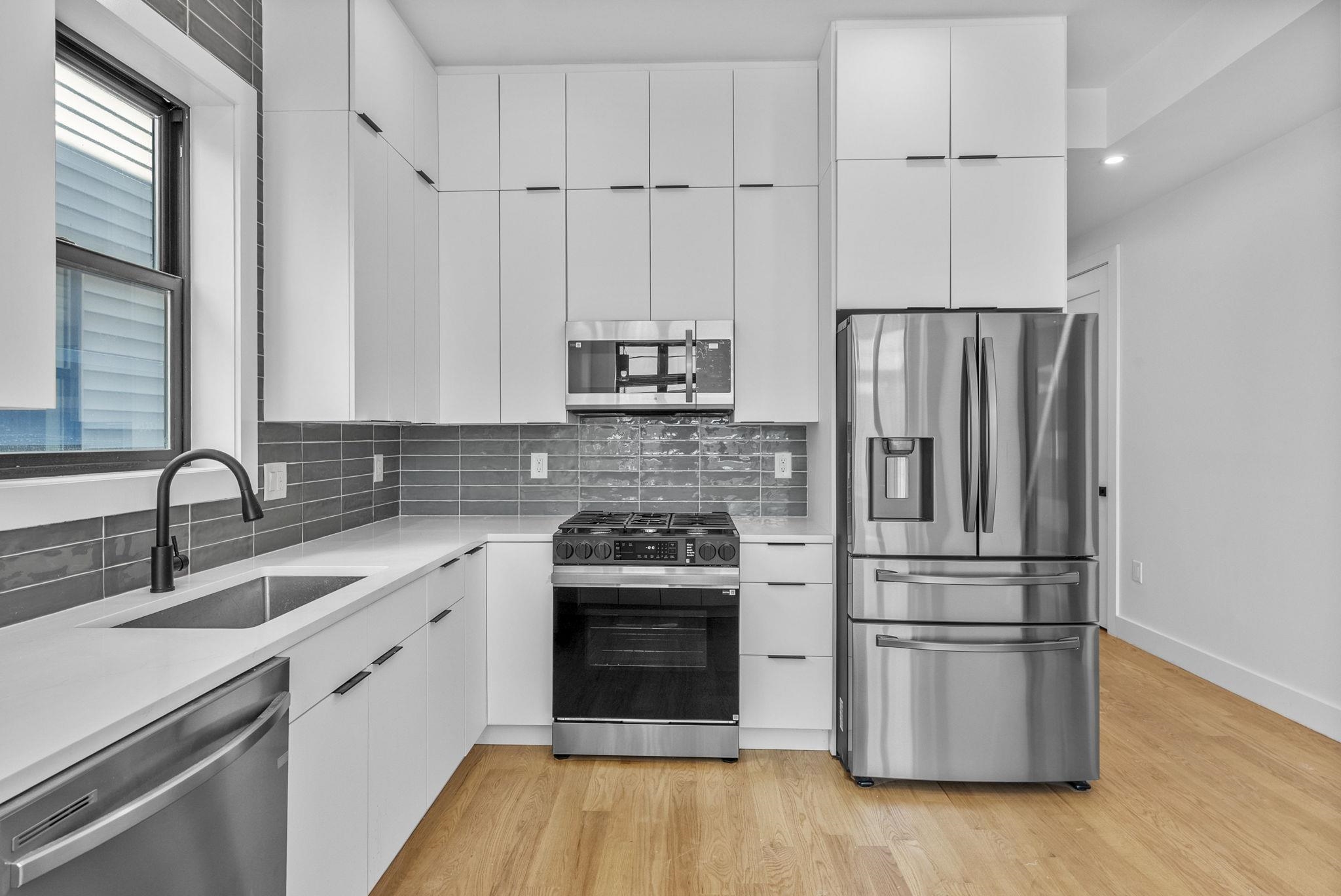 100 TERRACE AVE Unit: 1