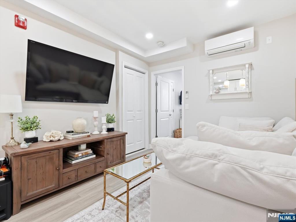 406 Madison Street 3R