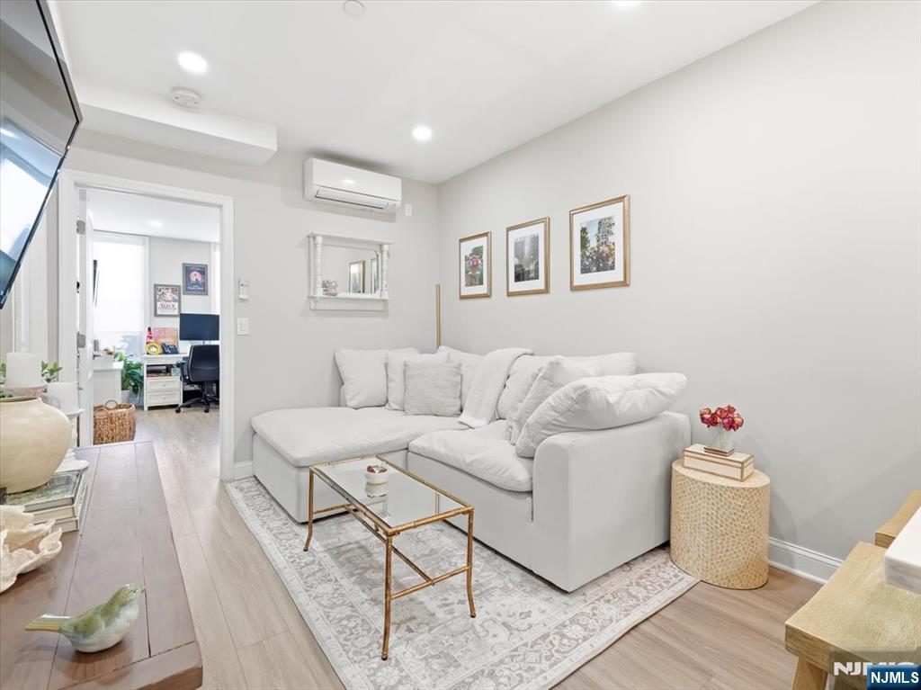 406 Madison Street 3R