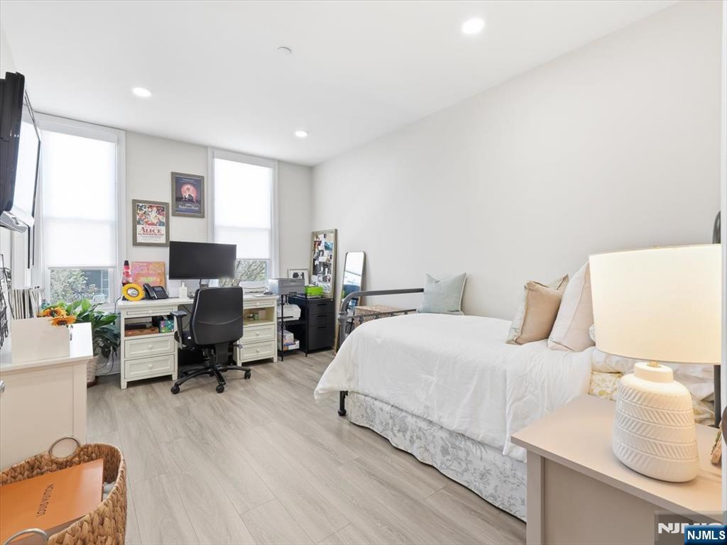 406 Madison Street 3R