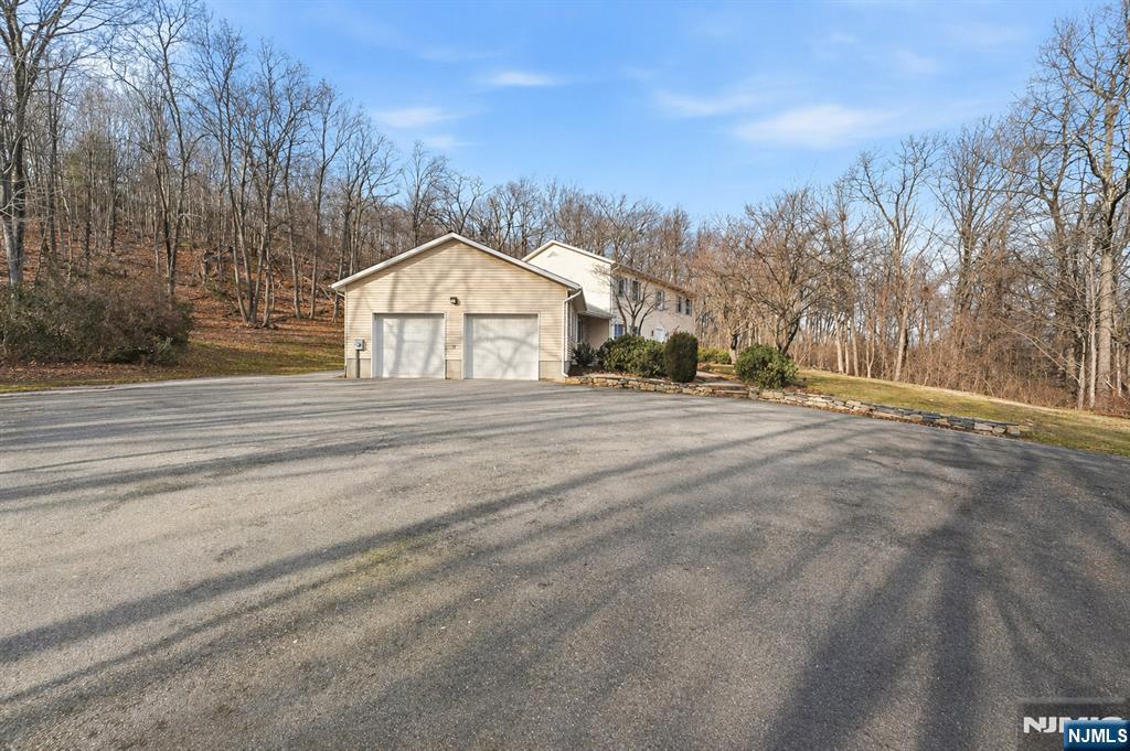 611 Snake Den Road