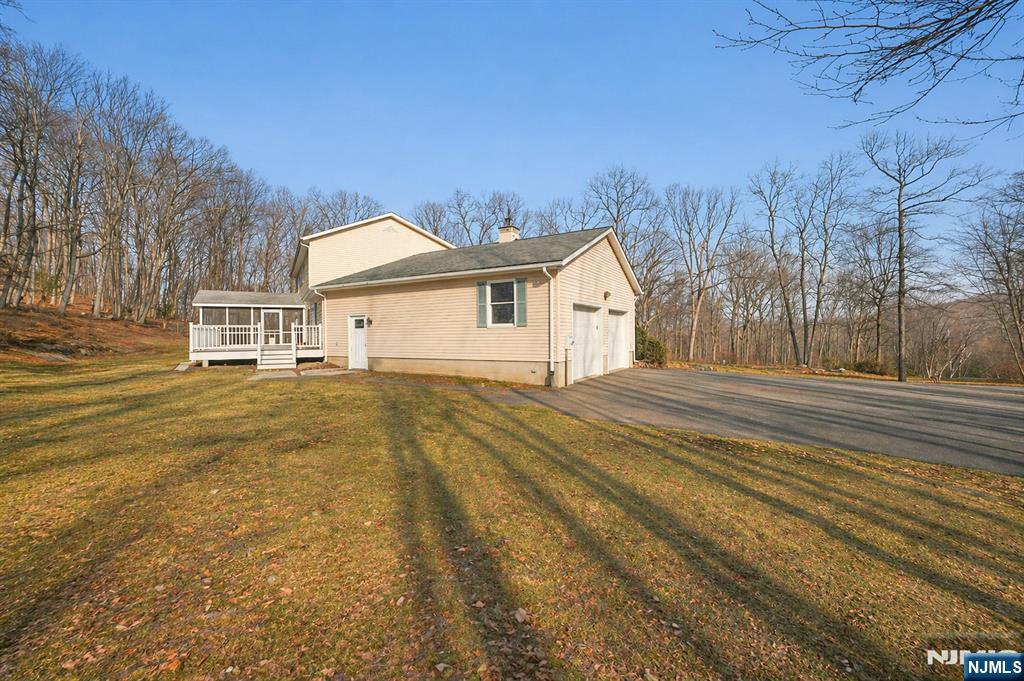611 Snake Den Road