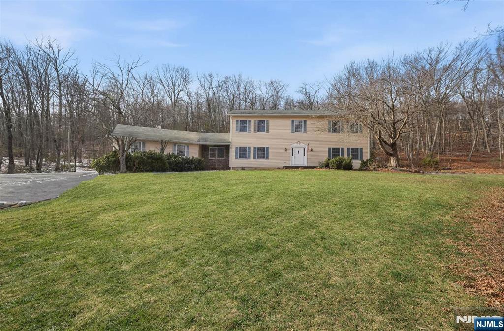 611 Snake Den Road