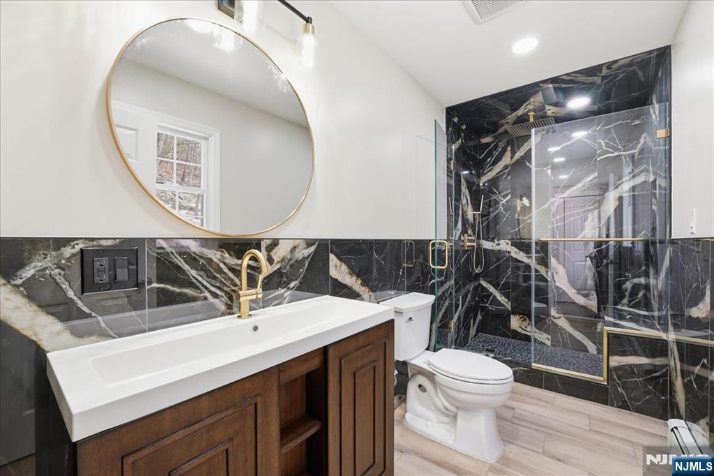 611 Snake Den Road