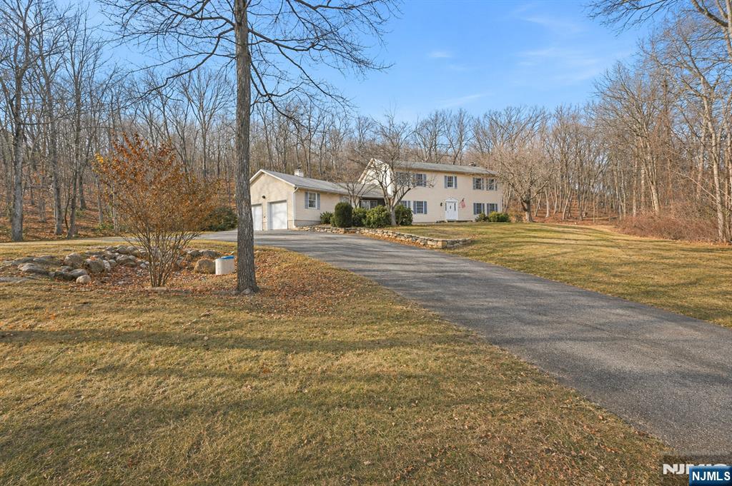 611 Snake Den Road