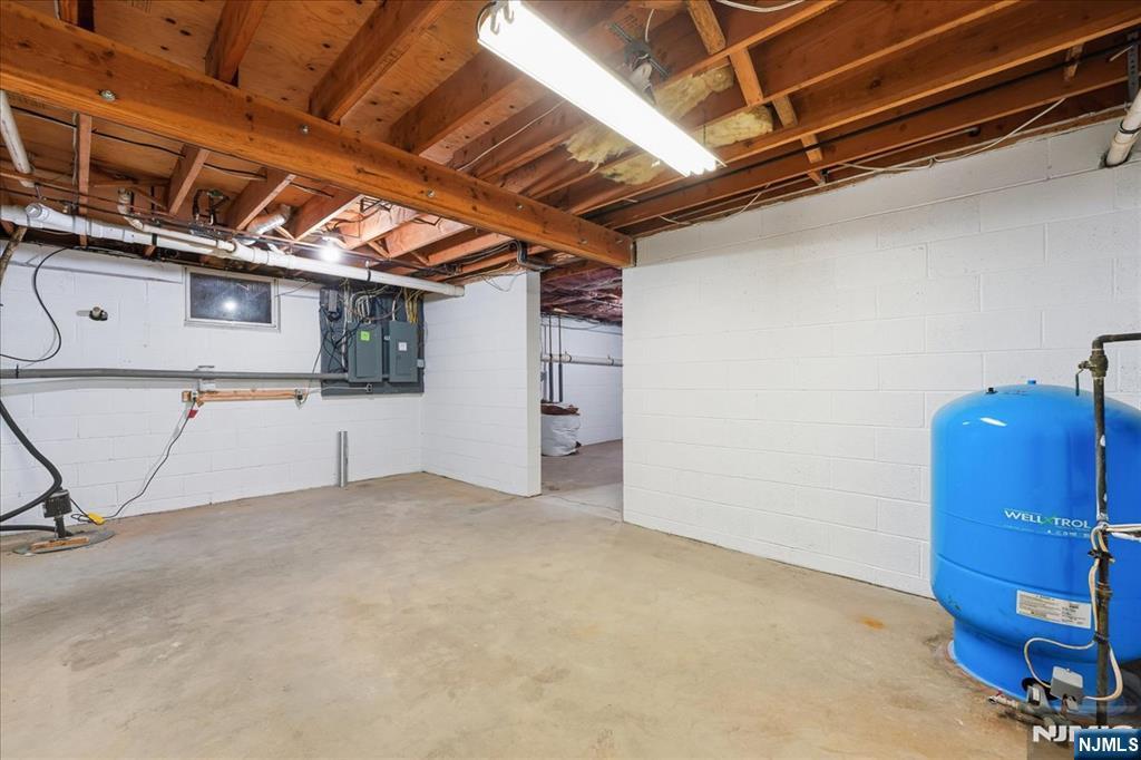 611 Snake Den Road