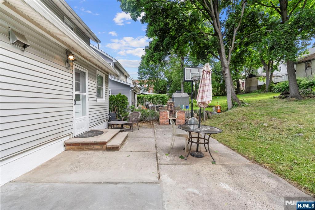 27 8th Street