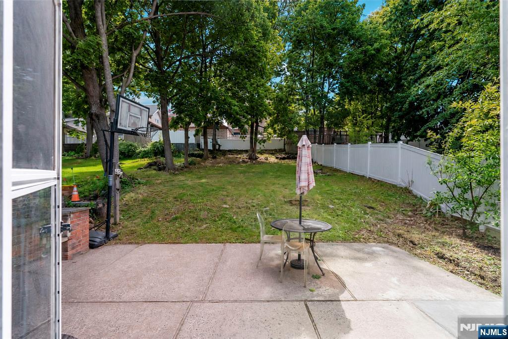 27 8th Street