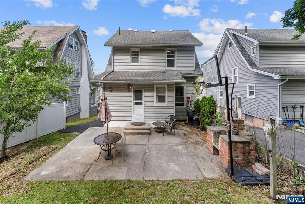 27 8th Street