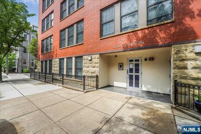 1100 Clinton Street 101