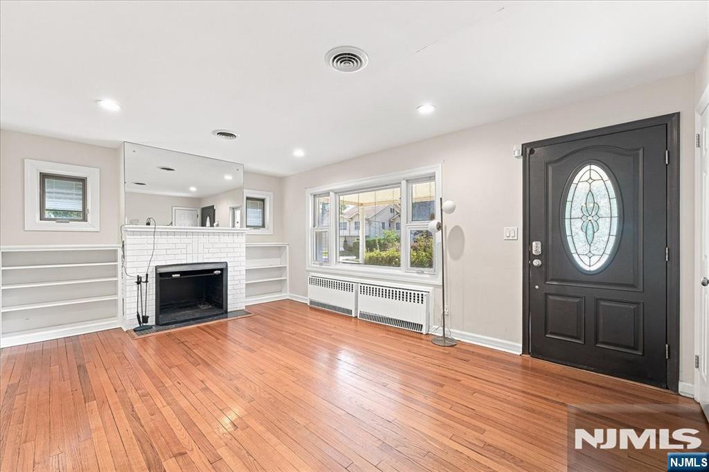 3-27 Kenneth Avenue