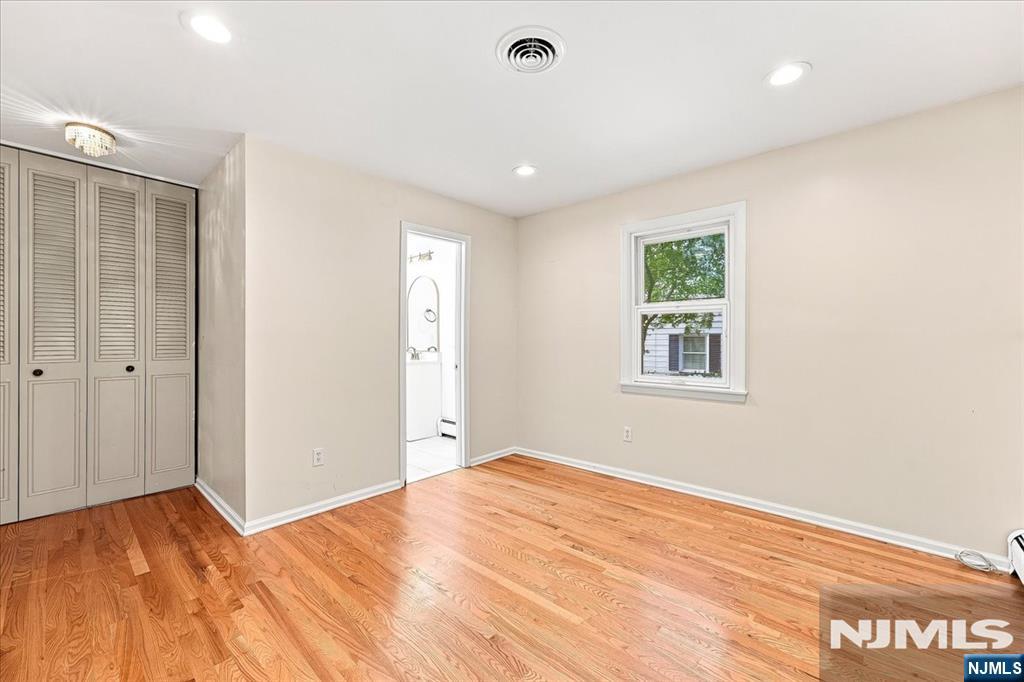 3-27 Kenneth Avenue