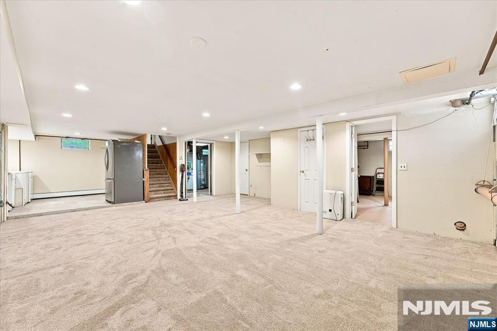 3-27 Kenneth Avenue