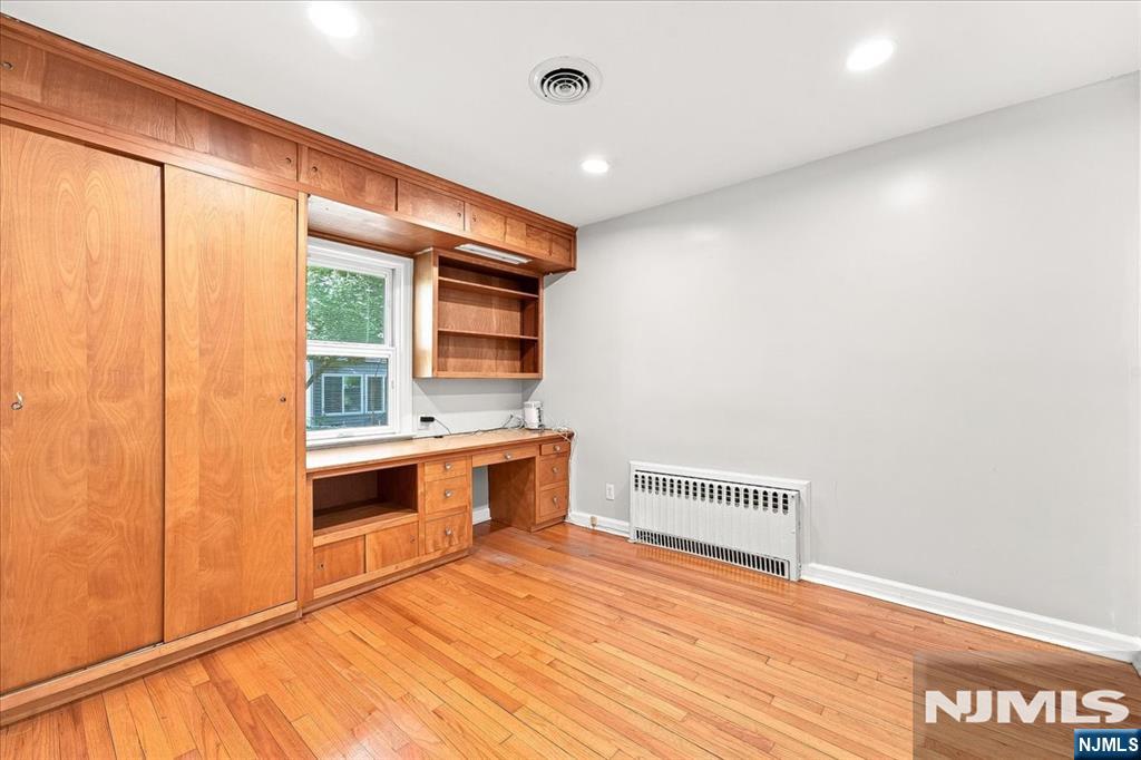 3-27 Kenneth Avenue