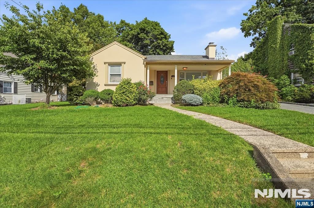 3-27 Kenneth Avenue