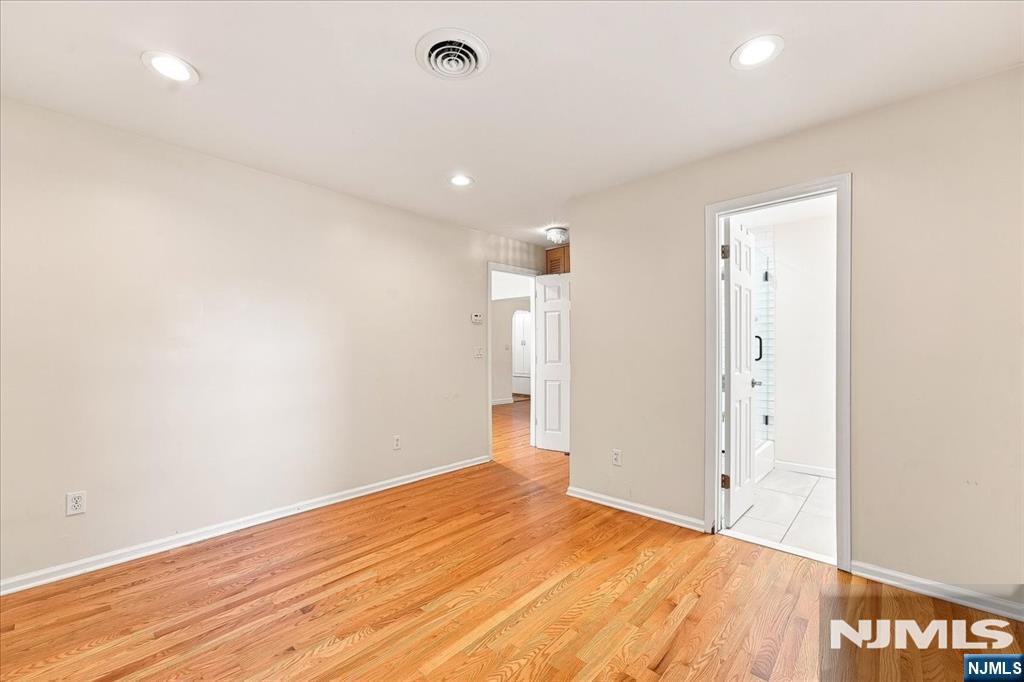 3-27 Kenneth Avenue