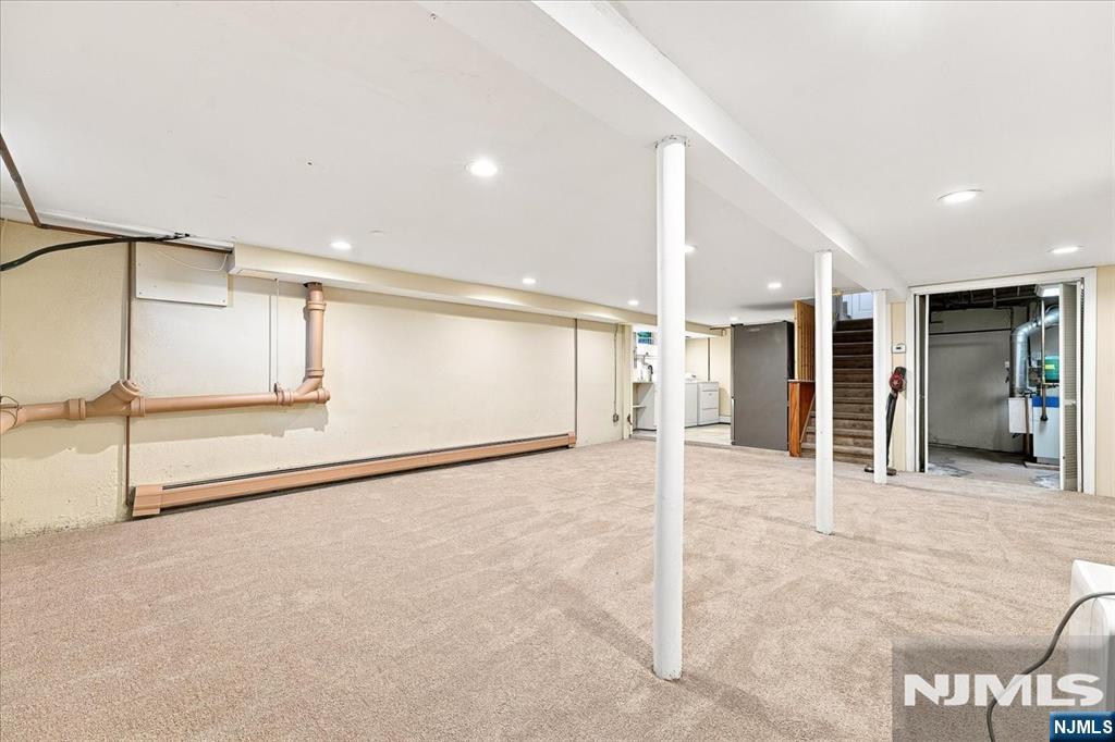 3-27 Kenneth Avenue