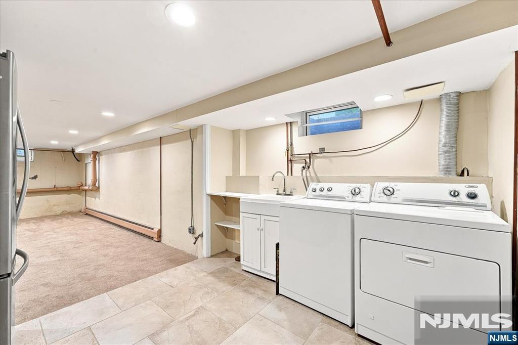 3-27 Kenneth Avenue