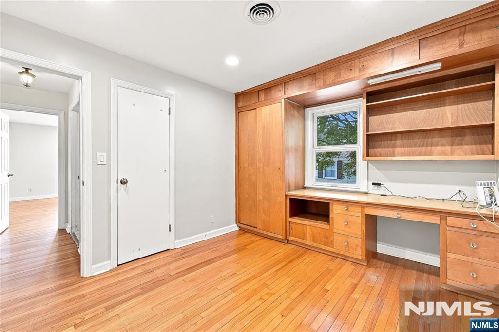 3-27 Kenneth Avenue