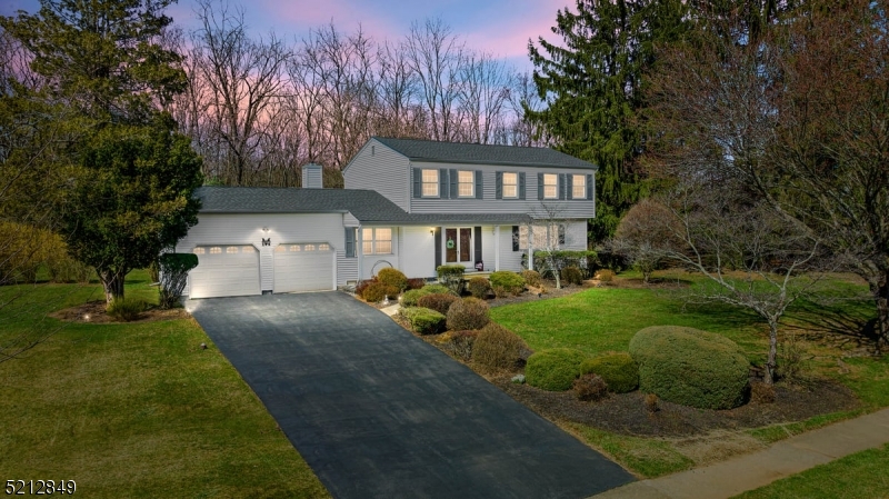 8 Falcon Ln