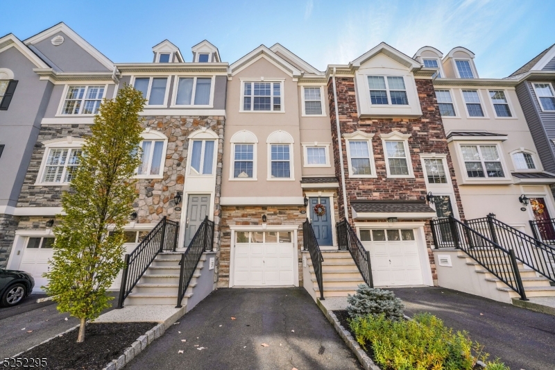 53 Devonshire Dr