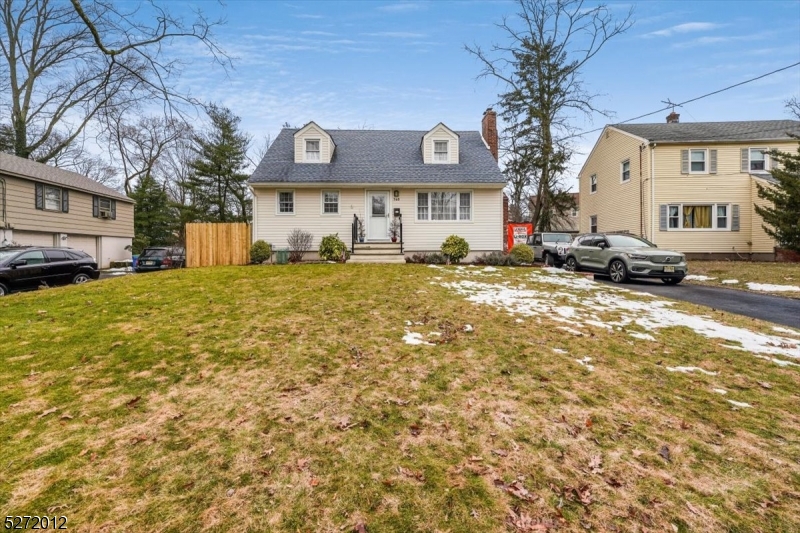 560 Fisk Pl