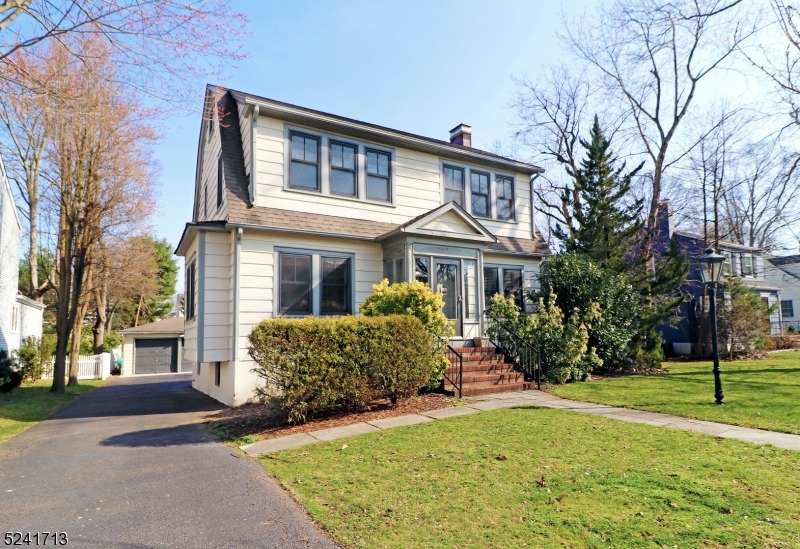 24 Hedges Ave