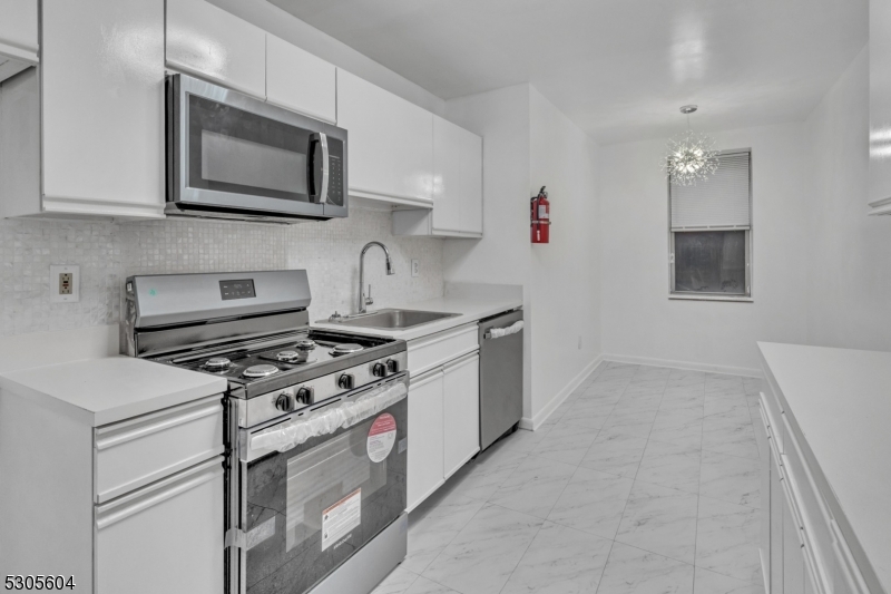19-31 Lyons Ave 207