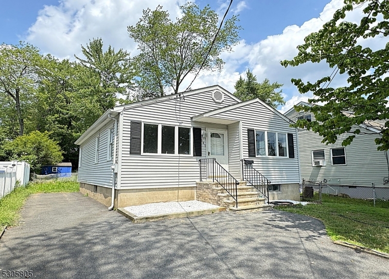 585 Allentown Rd