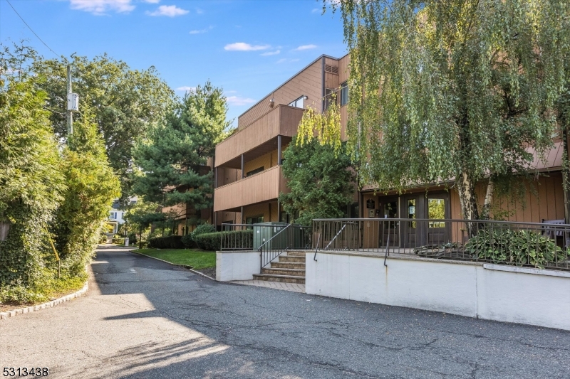 971 Bloomfield Ave C-1