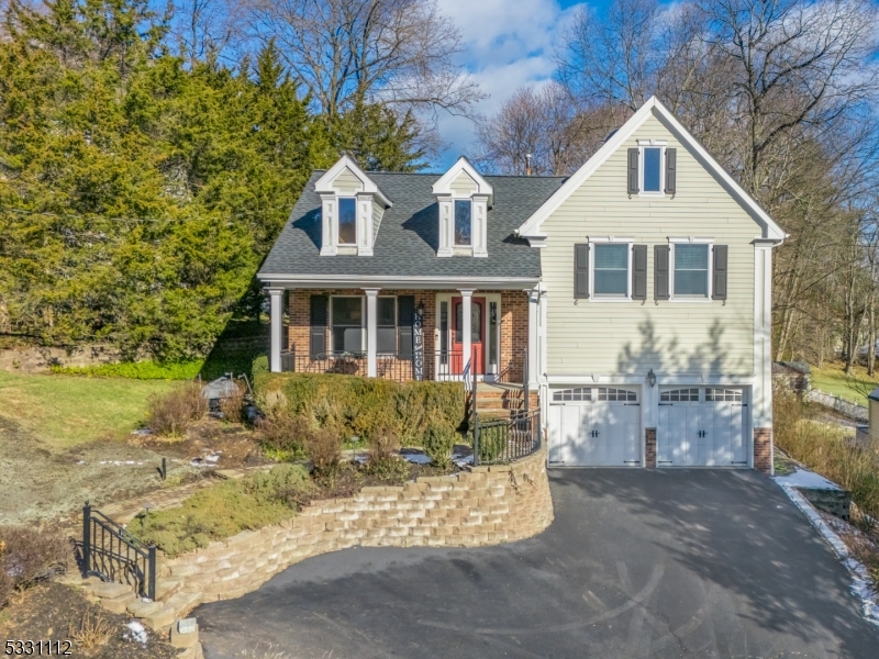 16 Mountainside Dr