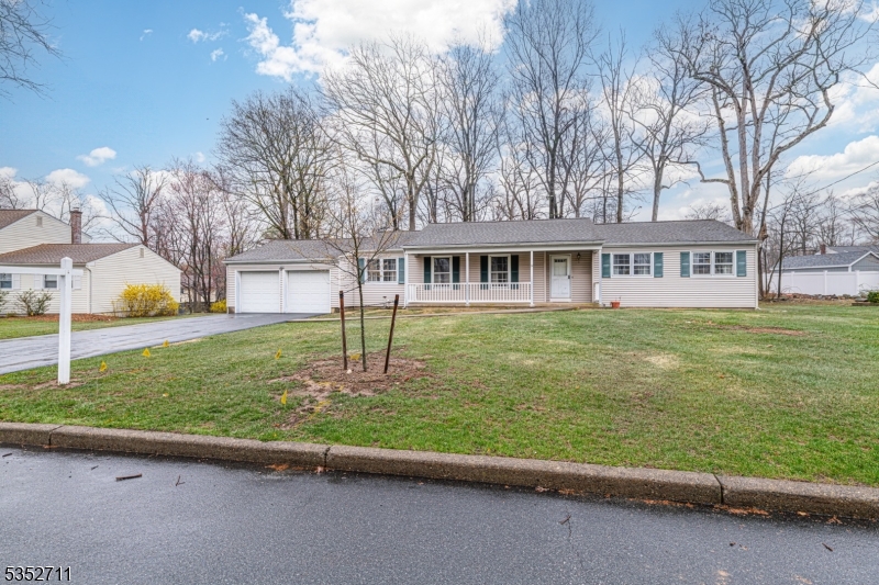 5 Deauville Dr