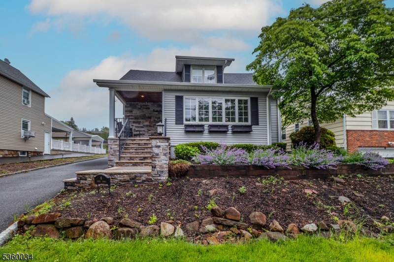 6 Maple Ave
