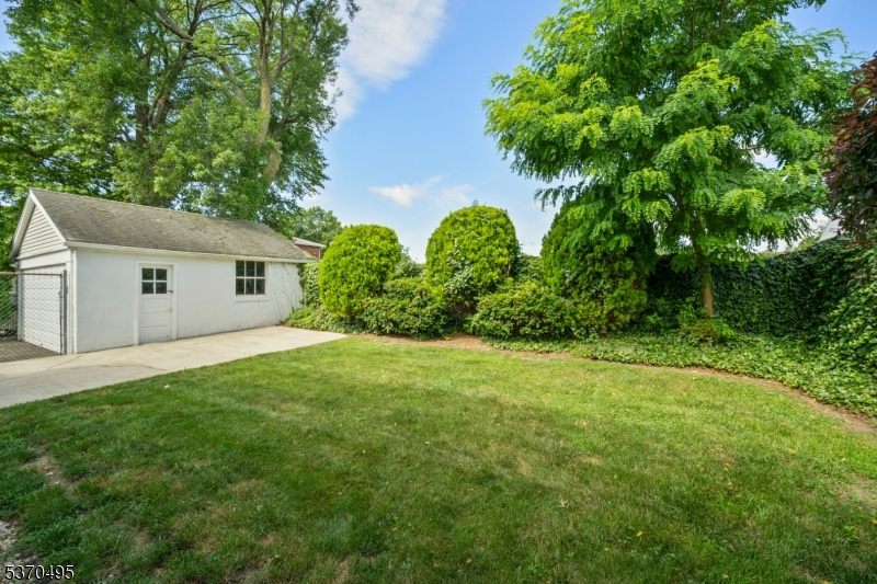 148 Willard Ave
