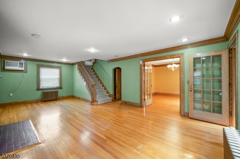 148 Willard Ave