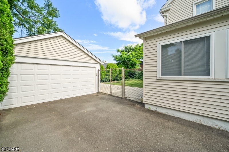 148 Willard Ave