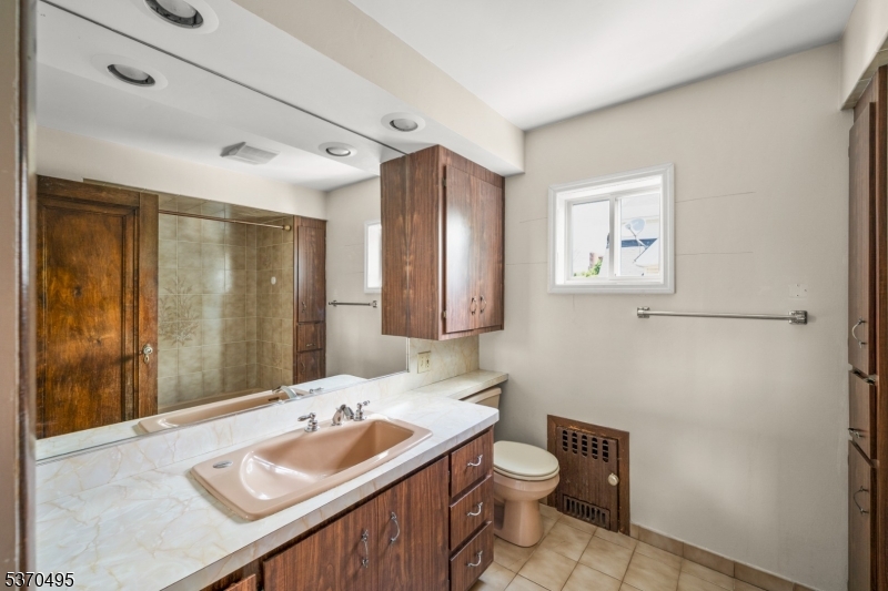 148 Willard Ave