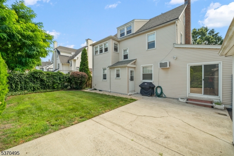 148 Willard Ave