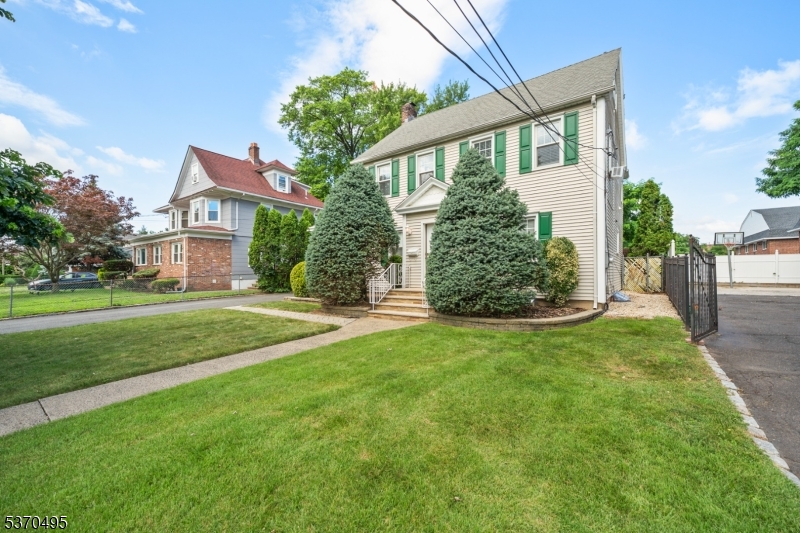 148 Willard Ave