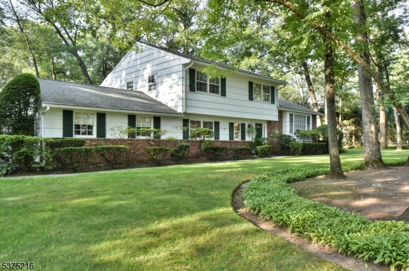 608 Covington Place W