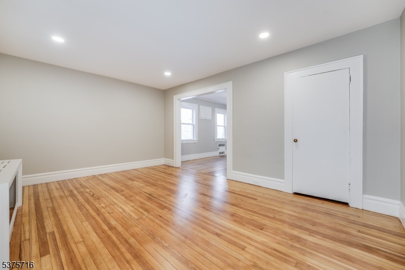 35 Mountainview St