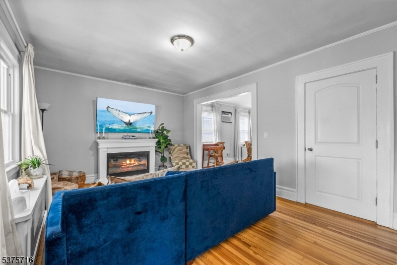 35 Mountainview St